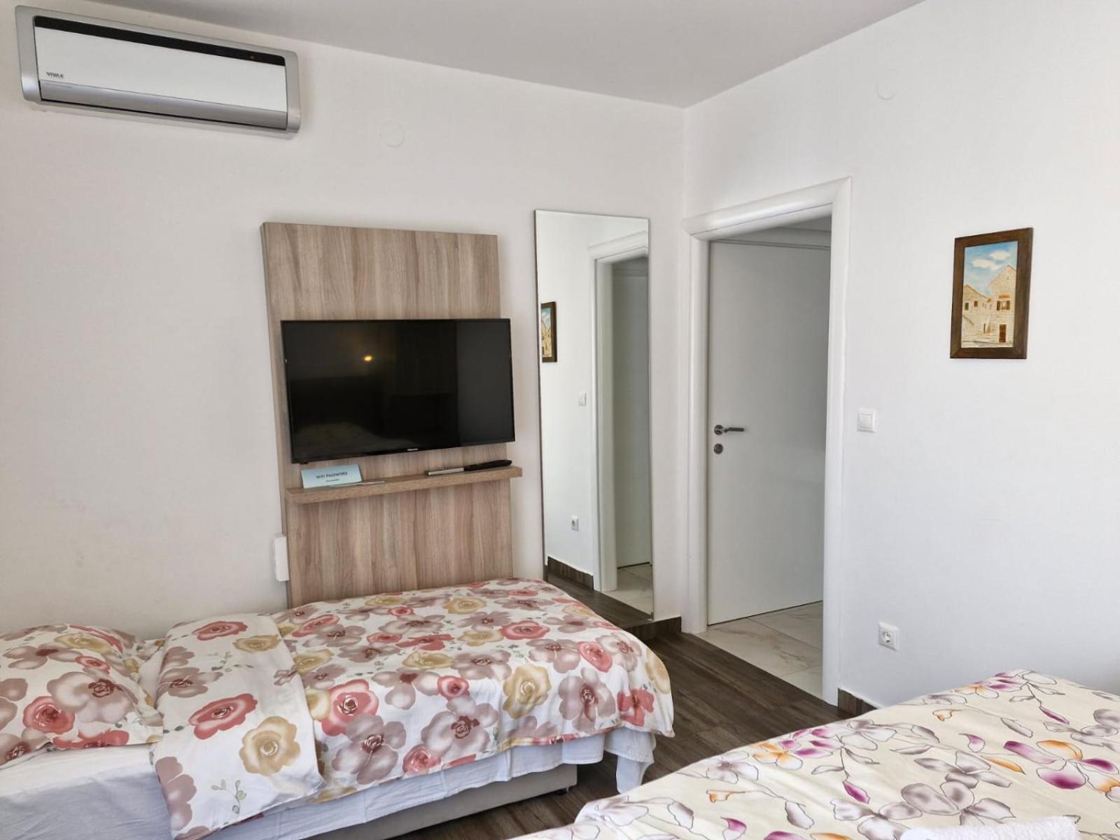 Rooms & Apartment Mama Mia Malinska Exteriér fotografie